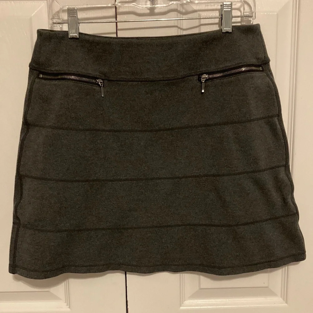 NWOT Athleta Strata Ponte Knit skirt zipper pockets M